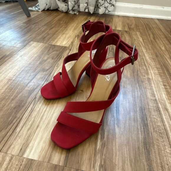 Y-not? Red Chunky Heeled Sandals Size 7 - Picture 1 of 5